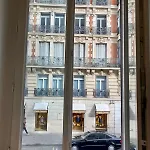 Luxurious 2 Bedroom Apartment, Located In Avenue George V